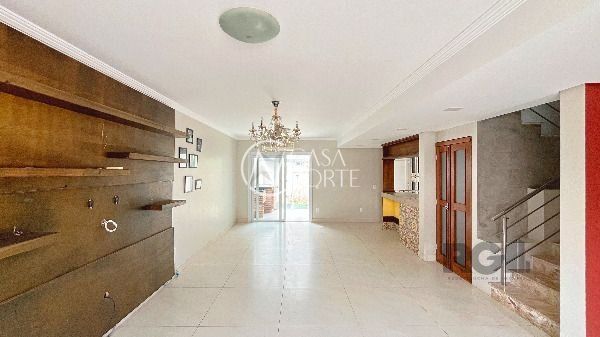 Casa de Condomínio à venda com 3 quartos, 150m², 1 suíte, 2 vagas, Rua Eroni Soares Machado no bairro Hípica em Porto Alegre