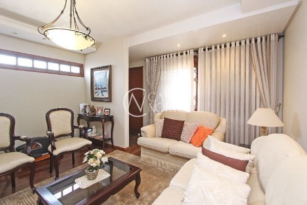 Casa à venda com 4 quartos, 287m², 1 suíte, 4 vagas, Rua Lloyd de Andrade Polidoro no bairro Ipanema em Porto Alegre