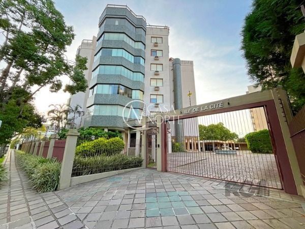 Cobertura à venda com 3 quartos, 233m², 1 suíte, 2 vagas, Rua Doutor Mário Totta no bairro Tristeza em Porto Alegre