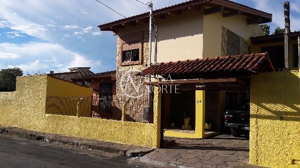 Casa à venda com 4 quartos, 350m², 2 suítes, 4 vagas, Acesso Doutor Marino dos Santos no bairro Aberta dos Morros em Porto Alegre