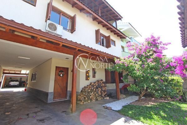 Casa à venda com 3 quartos, 360m², 1 suíte, 4 vagas, Rua Moacyr Godoy Ilha no bairro Espírito Santo em Porto Alegre