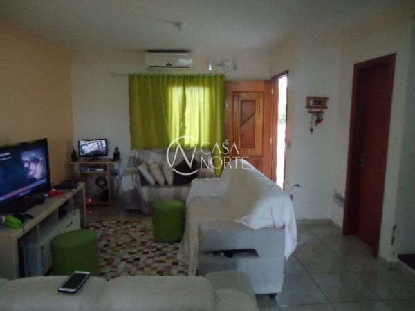 Casa à venda com 3 quartos, 220m², 1 suíte, 2 vagas, Rua Isidoro Bettio no bairro Hípica em Porto Alegre