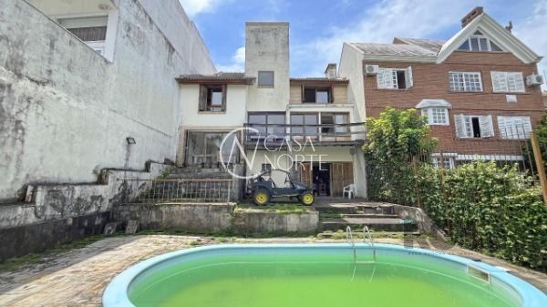 Casa à venda com 3 quartos, 204m², 1 suíte, 3 vagas, Rua Doutor Pitrez no bairro Ipanema em Porto Alegre