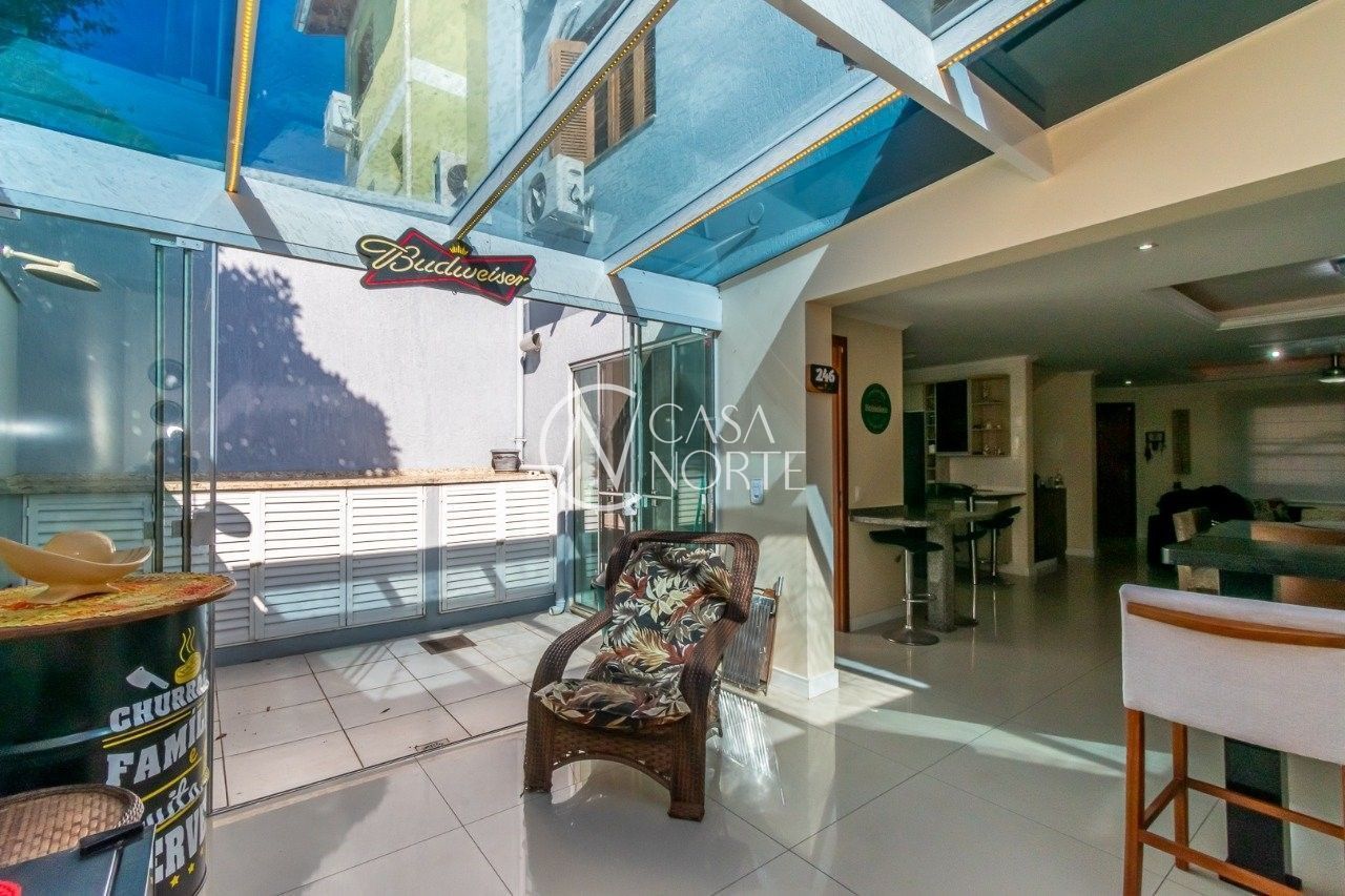 Casa à venda com 3 quartos, 157m², 1 suíte, 2 vagas, Rua Marechal Hermes no bairro Camaquã em Porto Alegre