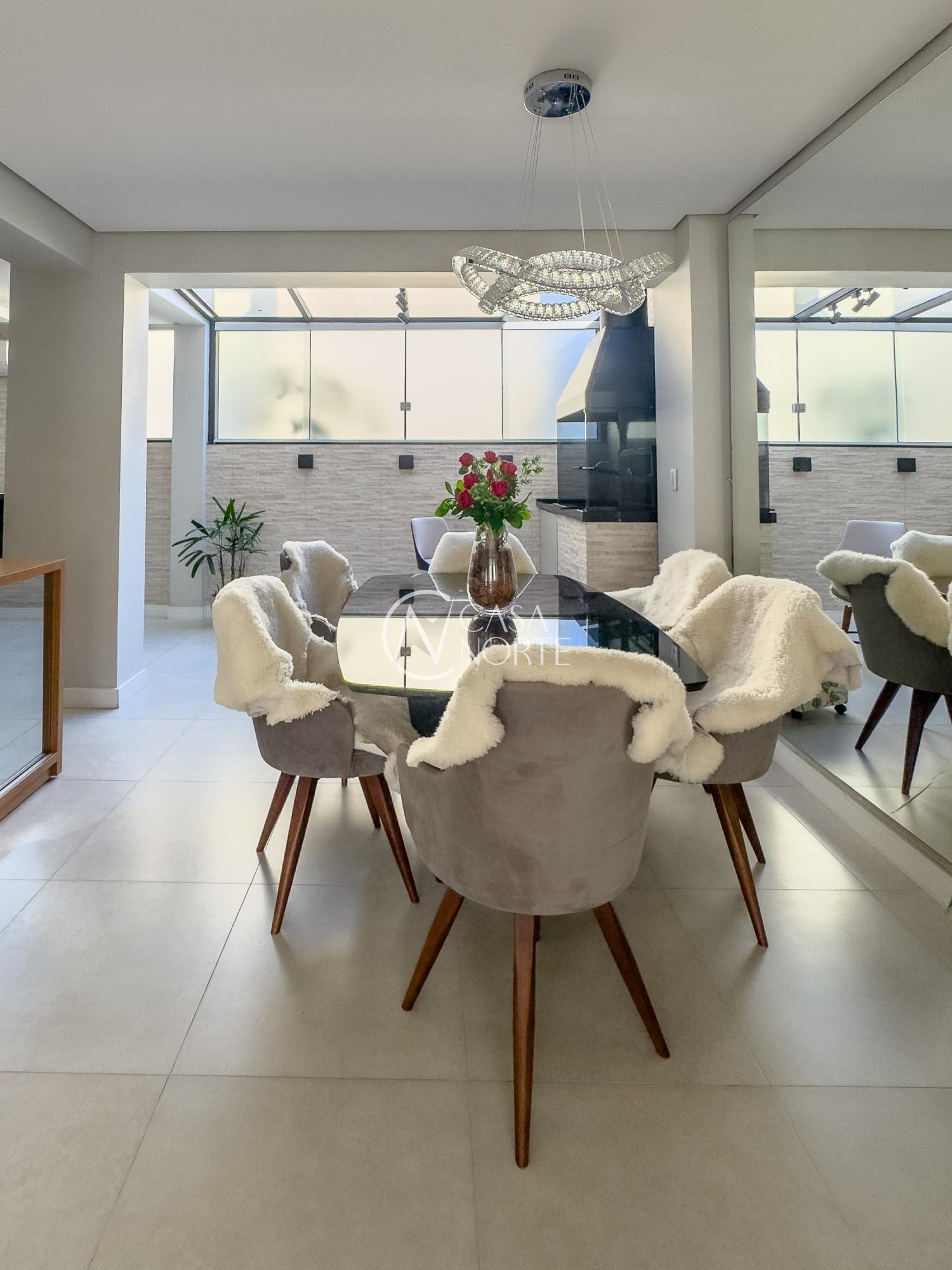 Casa de Condomínio à venda com 3 quartos, 209m², 2 suítes, 2 vagas, Rua Padre João Batista Reus no bairro Vila Conceição em Porto Alegre