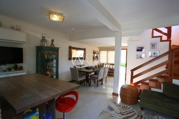 Casa de Condomínio à venda com 3 quartos, 190m², 1 suíte, 2 vagas, Rua Liberal no bairro Tristeza em Porto Alegre