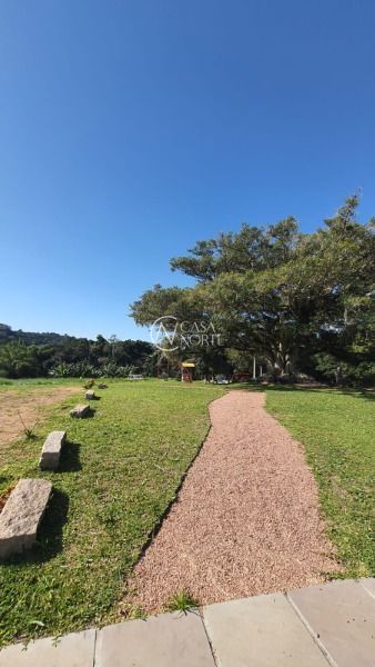Terreno à venda  com 211m², Estrada Jorge Pereira Nunes no bairro Campo Novo em Porto Alegre