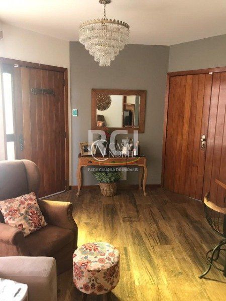 Casa de Condomínio à venda com 3 quartos, 189m², 1 suíte, 1 vaga, Rua Jacipuia no bairro Guarujá em Porto Alegre