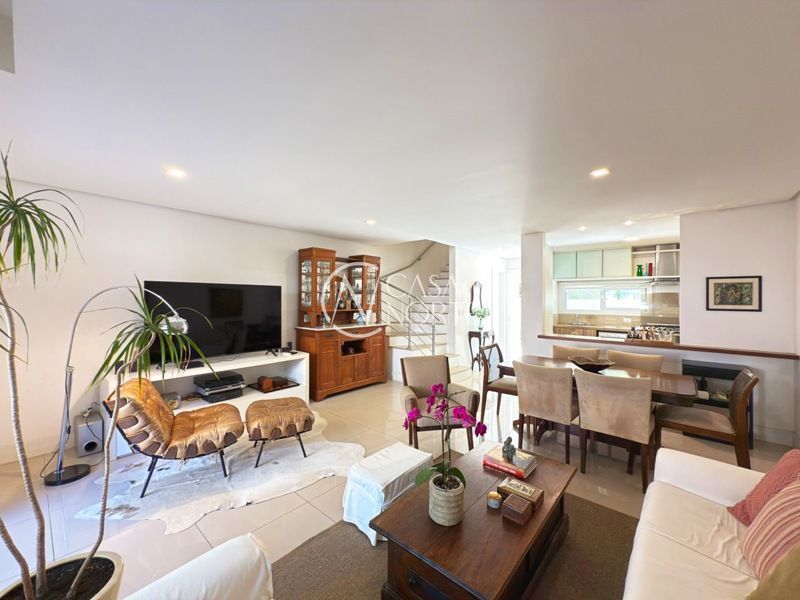 Casa de Condomínio à venda com 3 quartos, 189m², 1 suíte, 3 vagas, Rua Mário Totta no bairro Tristeza em Porto Alegre