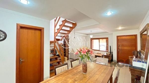 Casa à venda com 3 quartos, 215m², 3 suítes, 3 vagas, Rua Liberal no bairro Tristeza em Porto Alegre