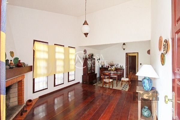 Casa à venda com 3 quartos, 150m², 4 vagas, Rua Urussanga no bairro Guarujá em Porto Alegre