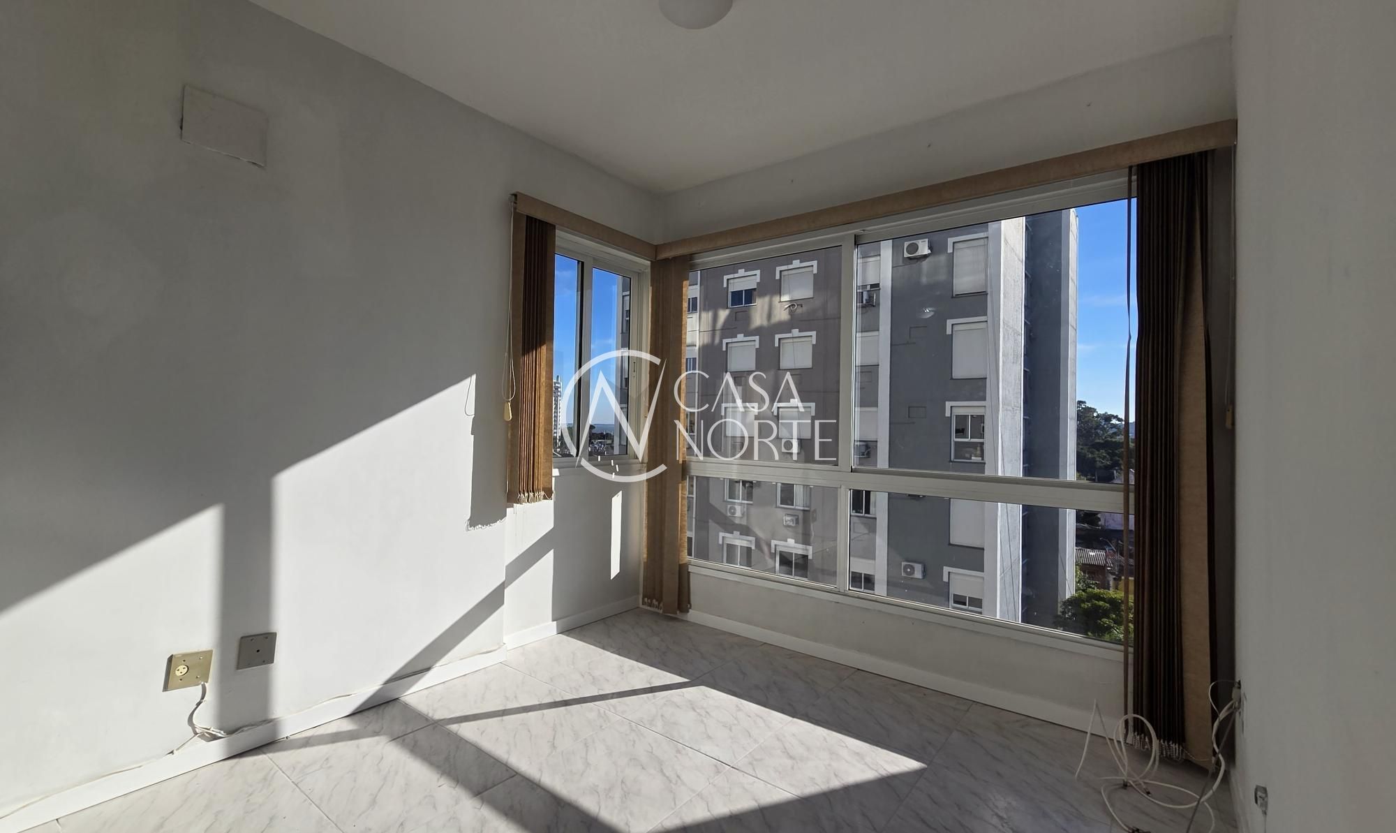 Apartamento à venda com 3 quartos, 75m², 1 suíte, 2 vagas, Rua Coronel Massot no bairro Cristal em Porto Alegre