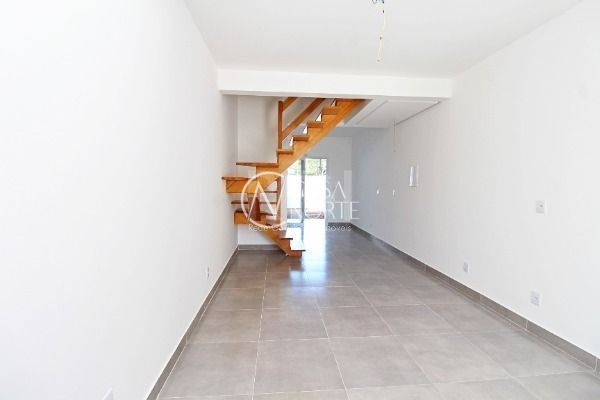 Casa à venda com 2 quartos, 88m², 2 suítes, 1 vaga, Rua João Otto Paiva no bairro Hípica em Porto Alegre