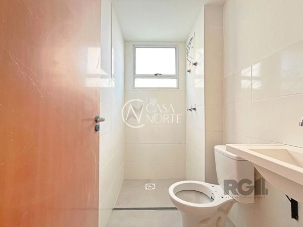 Apartamento à venda com 2 quartos, 40m², 1 vaga, Rua Sete Mil e Oito no bairro Restinga em Porto Alegre