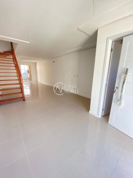 Casa à venda com 3 quartos, 124m², 1 suíte, 1 vaga, Rua Doutor Claudio Walter Ferreira da Silva no bairro Guarujá em Porto Alegre