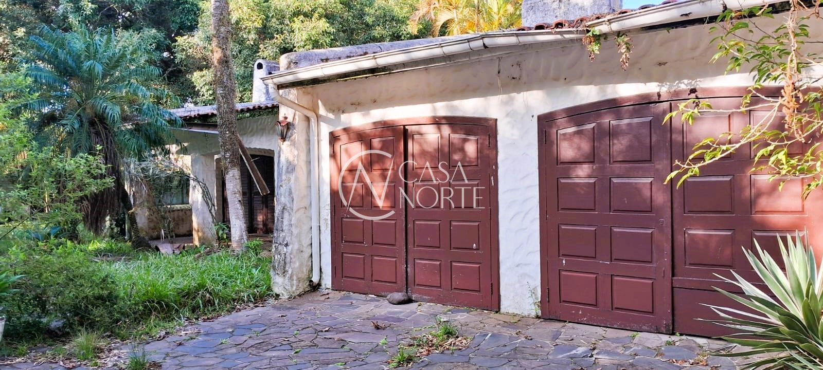 Casa à venda com 3 quartos, 300m², 1 suíte, 6 vagas, Rua Moyses Golubcik no bairro Chapéu do Sol em Porto Alegre
