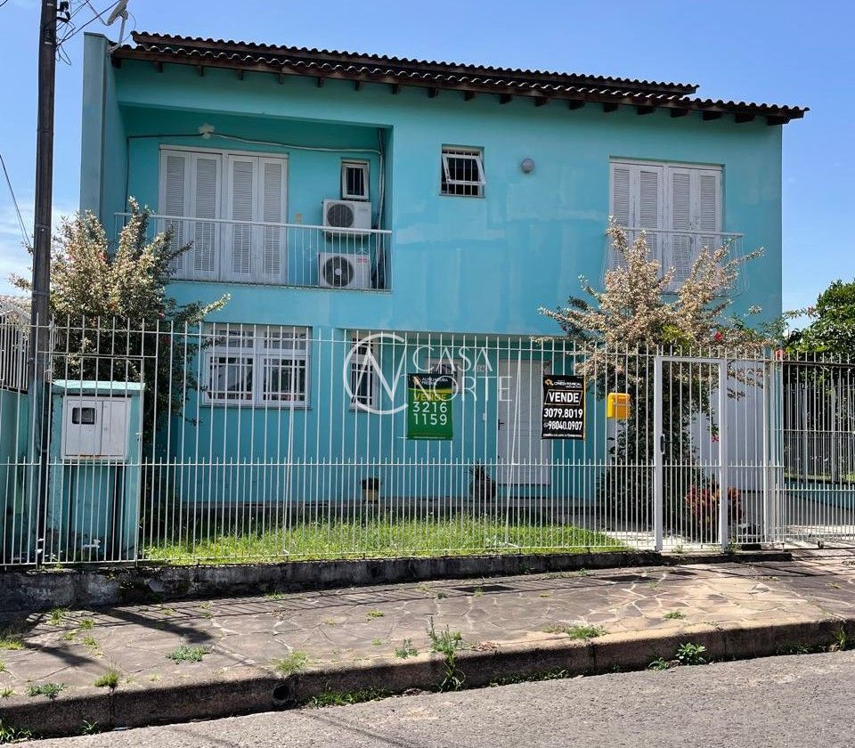 Casa à venda com 4 quartos, 356m², 4 suítes, 2 vagas, Rua Jerolomo Minuzo no bairro Vila Nova em Porto Alegre