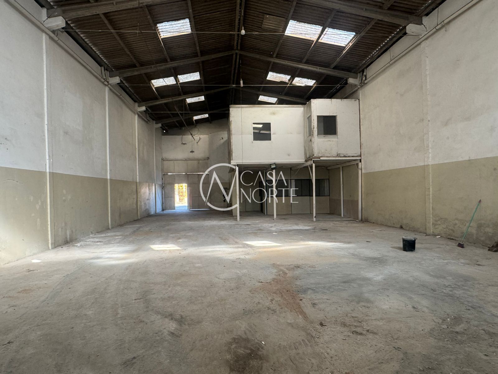Galpão à venda com 6 quartos, 550m², 4 vagas, Estrada Aracaju no bairro Vila Nova em Porto Alegre
