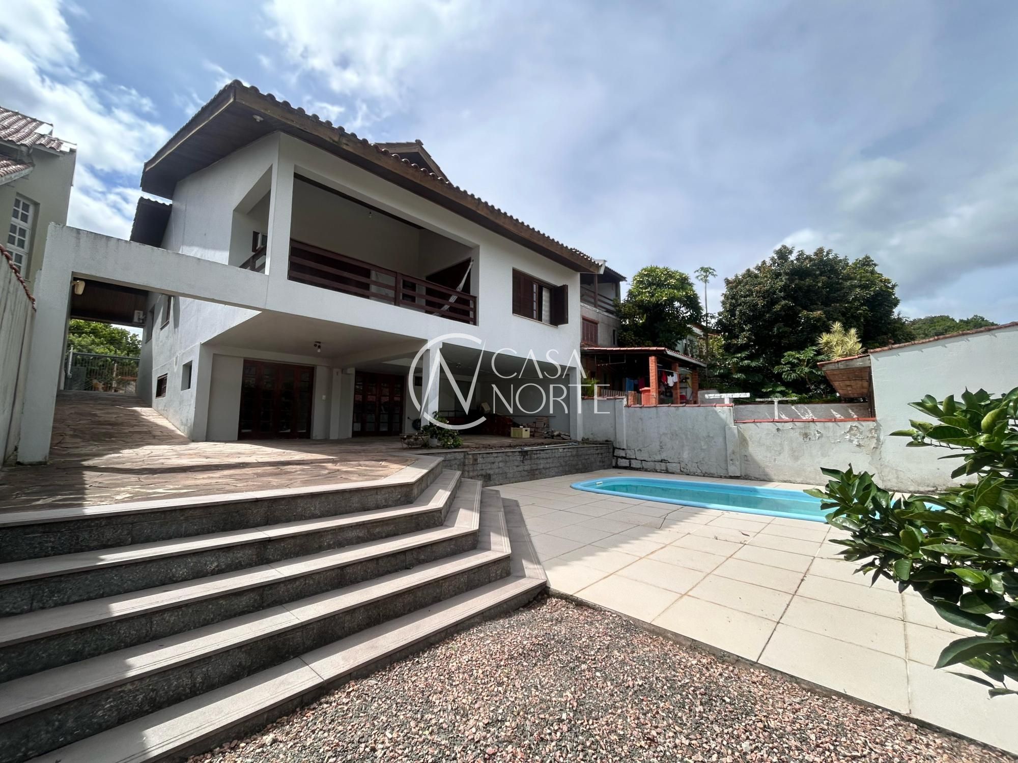 Casa à venda com 3 quartos, 333m², 1 suíte, Rua Capitão Manoel Pozo Bravo no bairro Partenon em Porto Alegre