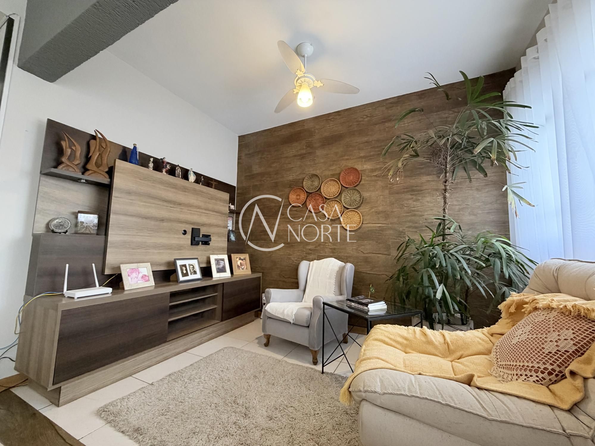 Casa à venda com 4 quartos, 135m², 1 suíte, 2 vagas, Rua Doutora Noemi Valle Rocha no bairro Serraria em Porto Alegre