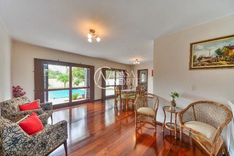 Casa à venda com 3 quartos, 280m², 1 suíte, 2 vagas, Rua Arnaldo Bernardi no bairro Ipanema em Porto Alegre