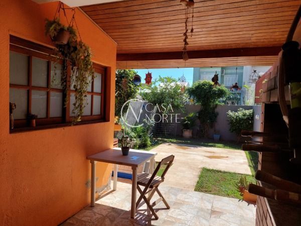 Sobrado à venda com 3 quartos, 127m², 1 suíte, 3 vagas, Rua Moacyr Godoy Ilha no bairro Espírito Santo em Porto Alegre