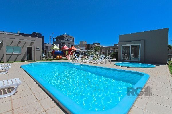 Casa de Condomínio à venda com 3 quartos, 168m², 1 suíte, 2 vagas, Rua Eroni Soares Machado no bairro Hípica em Porto Alegre