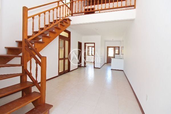 Casa à venda com 3 quartos, 103m², 1 suíte, 2 vagas, Rua Amoni no bairro Hípica em Porto Alegre