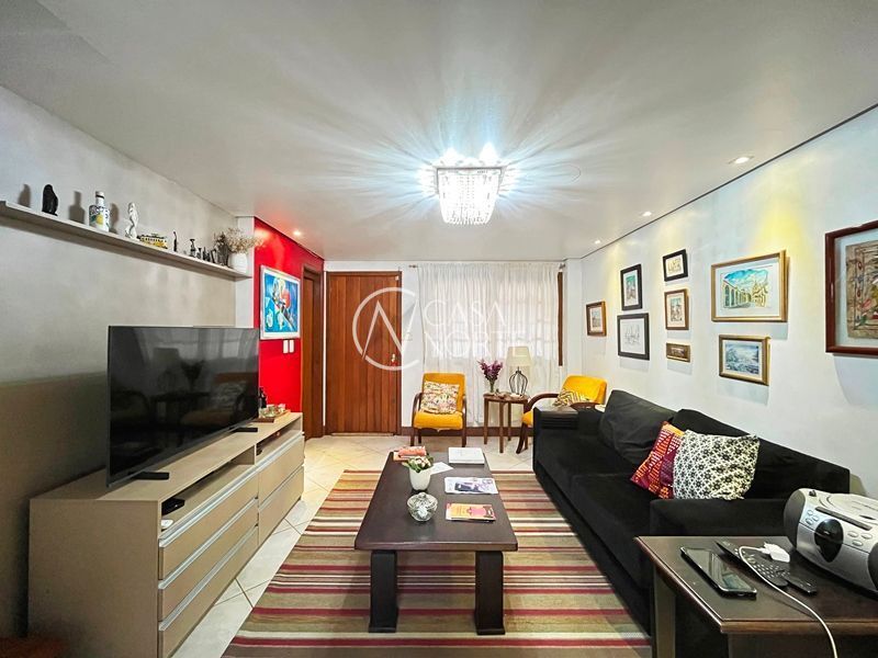 Casa à venda com 3 quartos, 144m², 1 suíte, 2 vagas, Rua Leblon no bairro Ipanema em Porto Alegre