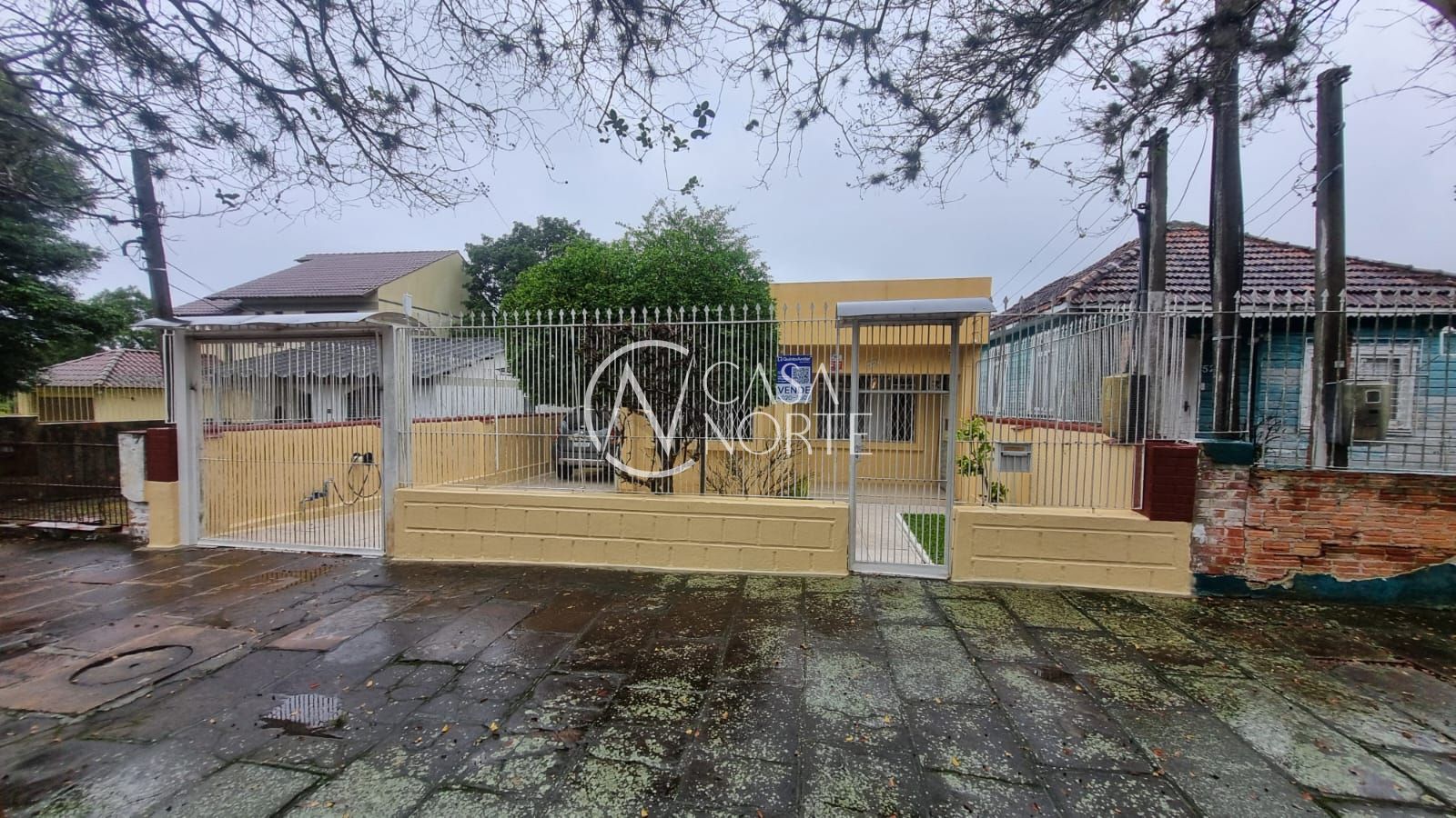 Casa à venda com 4 quartos, 198m², 1 suíte, 3 vagas, Rua Doze de Outubro no bairro Partenon em Porto Alegre