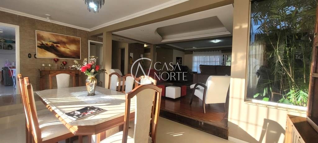 Casa à venda com 4 quartos, 351m², 1 suíte, 2 vagas, Rua Paulo Derly Strehl no bairro Espírito Santo em Porto Alegre