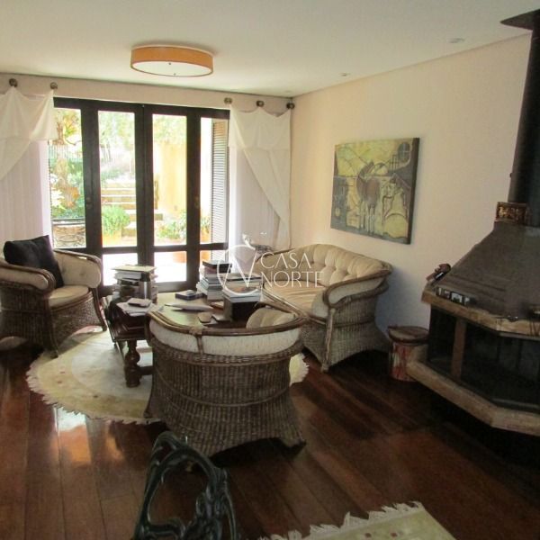 Casa à venda com 4 quartos, 340m², 2 suítes, 3 vagas, Rua Doutor Arnaldo da Silva Ferreira no bairro Jardim Isabel em Porto Alegre