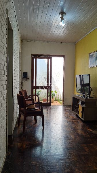 Casa à venda com 3 quartos, 85m², 1 vaga, Rua Capao da Canoa no bairro Ipanema em Porto Alegre