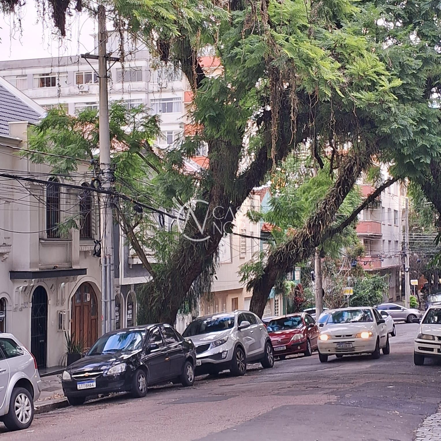 Casa à venda com 4 quartos, 160m², 2 vagas, Rua Castro Alves no bairro Independência em Porto Alegre