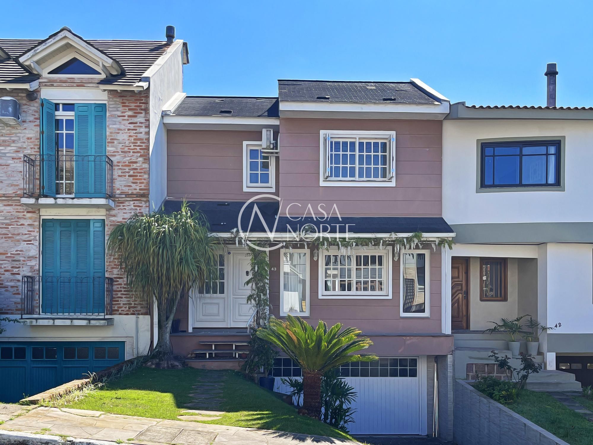 Casa de Condomínio à venda com 3 quartos, 208m², 1 suíte, 4 vagas, Rua Adriano Pereira da Silva no bairro Vila Nova em Porto Alegre