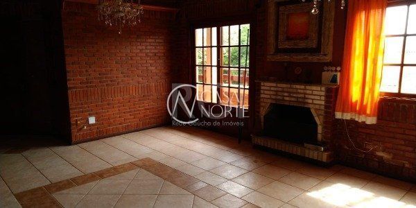 Casa à venda com 3 quartos, 320m², 1 suíte, 2 vagas, Rua Professor Leonardo Tochtrop no bairro Ipanema em Porto Alegre