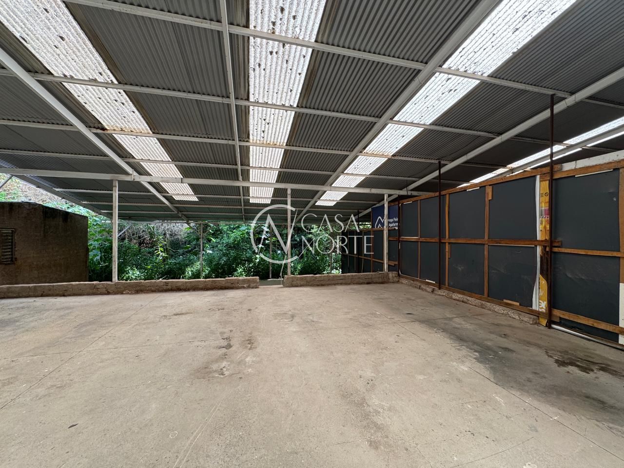 Pavilhão à venda com 6 quartos, 500m², 4 vagas, Estrada Aracaju no bairro Vila Nova em Porto Alegre