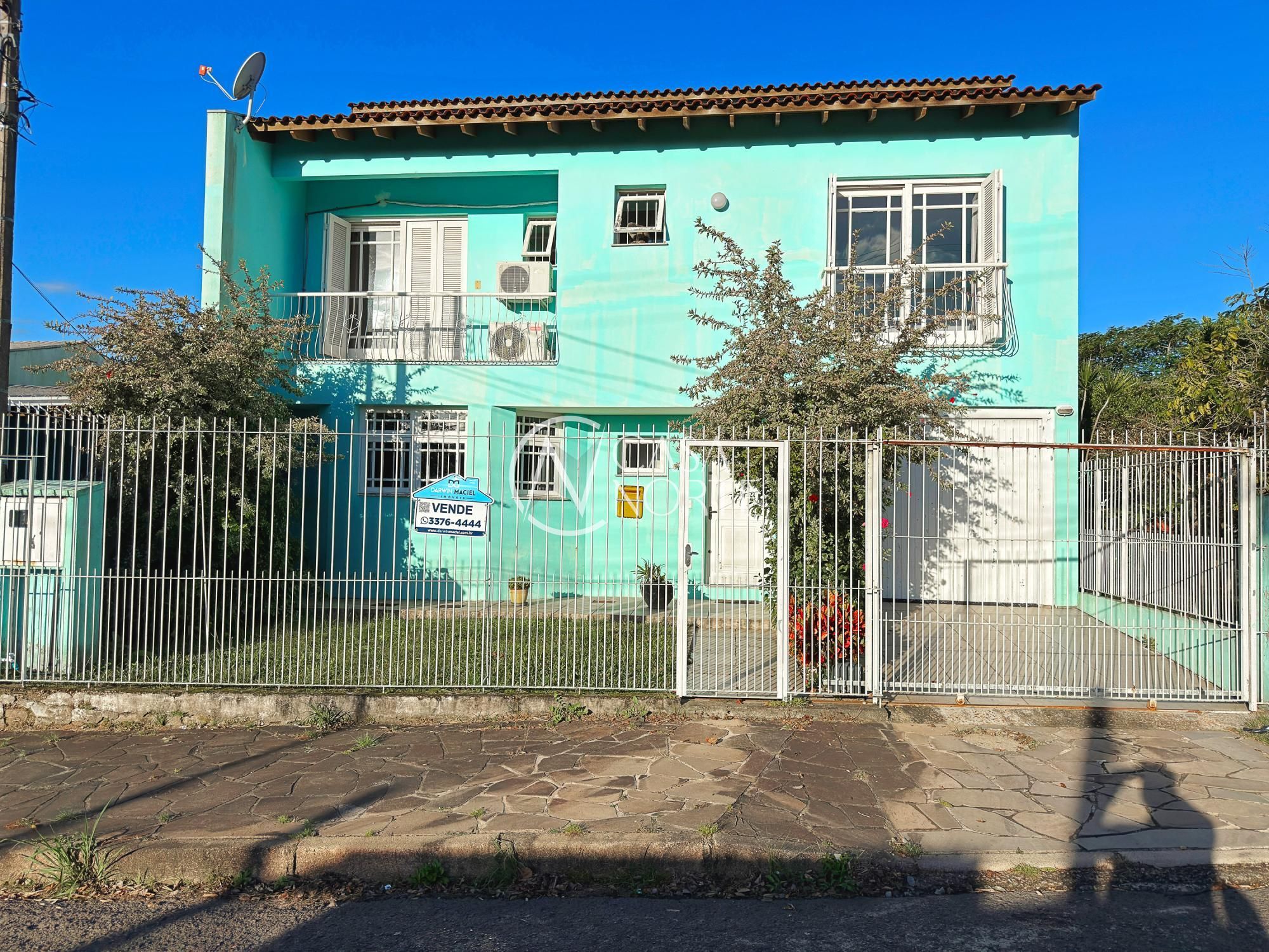 Casa à venda com 4 quartos, 356m², 4 suítes, 2 vagas, Rua Jerolomo Minuzo no bairro Vila Nova em Porto Alegre