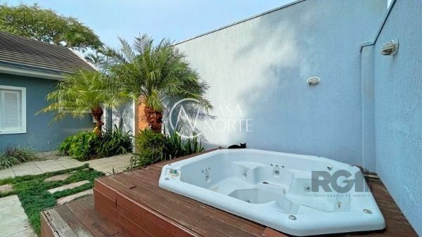 Casa à venda , 350m², 3 suítes, 4 vagas, Rua Conselheiro Xavier da Costa no bairro Ipanema em Porto Alegre