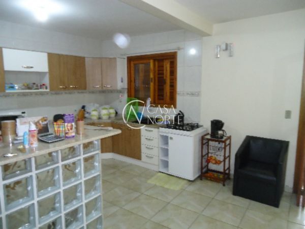 Casa à venda com 3 quartos, 220m², 1 suíte, 2 vagas, Rua Isidoro Bettio no bairro Hípica em Porto Alegre