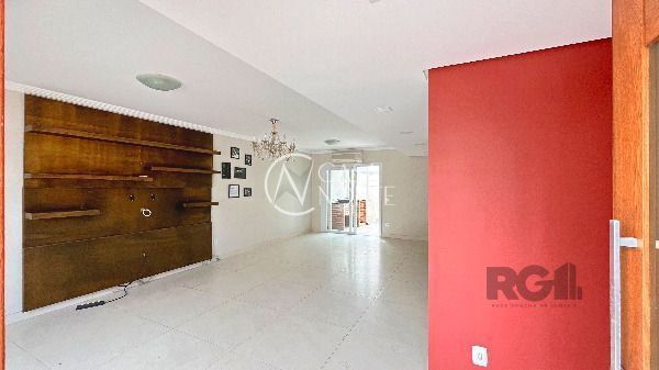 Casa de Condomínio à venda com 3 quartos, 150m², 1 suíte, 2 vagas, Rua Eroni Soares Machado no bairro Hípica em Porto Alegre