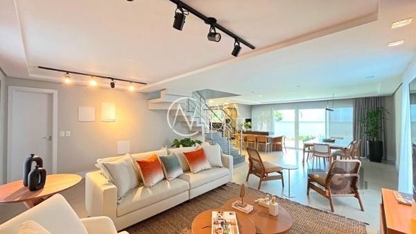 Casa de Condomínio à venda com 3 quartos, 364m², 3 suítes, 2 vagas, Avenida Coronel Marcos no bairro Pedra Redonda em Porto Alegre