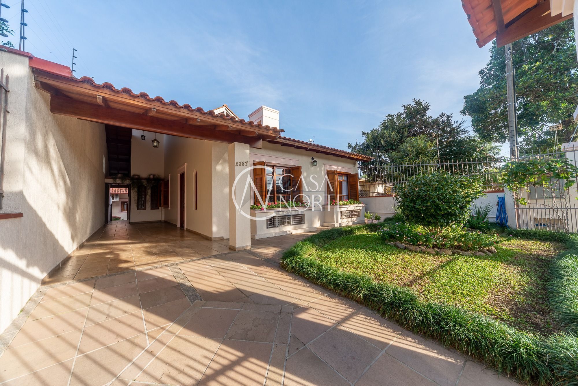 Casa à venda com 4 quartos, 240m², 3 suítes, 3 vagas, Rua Landel de Moura no bairro Tristeza em Porto Alegre