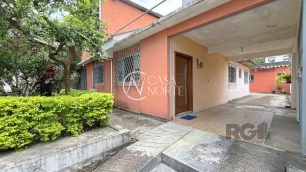 Casa à venda com 3 quartos, 177m², 3 vagas, Avenida Eduardo Prado no bairro Cavalhada em Porto Alegre