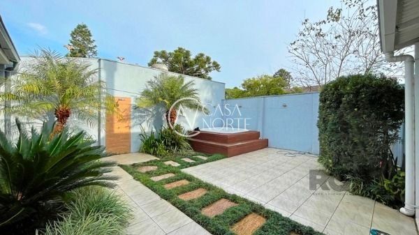 Casa à venda , 350m², 3 suítes, 4 vagas, Rua Conselheiro Xavier da Costa no bairro Ipanema em Porto Alegre