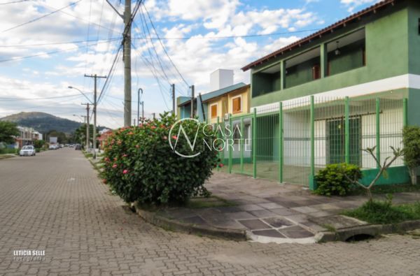 Casa à venda com 4 quartos, 283m², 2 suítes, 1 vaga, Rua Doutor Hermes Pacheco no bairro Hípica em Porto Alegre