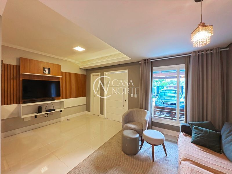 Casa à venda com 3 quartos, 178m², 1 suíte, 4 vagas, Avenida Guaíba no bairro Ipanema em Porto Alegre