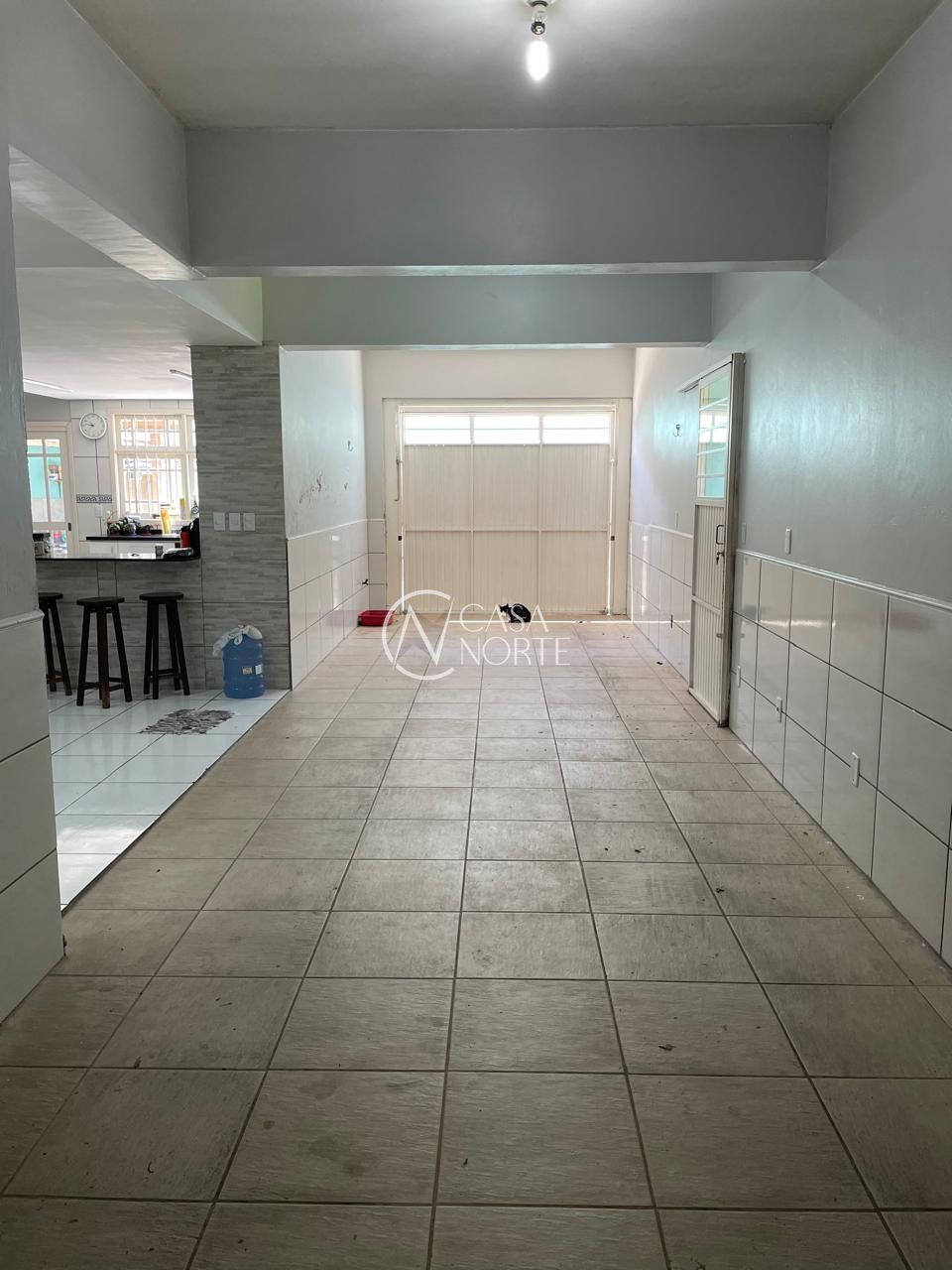 Casa à venda com 4 quartos, 356m², 4 suítes, 2 vagas, Rua Jerolomo Minuzo no bairro Vila Nova em Porto Alegre