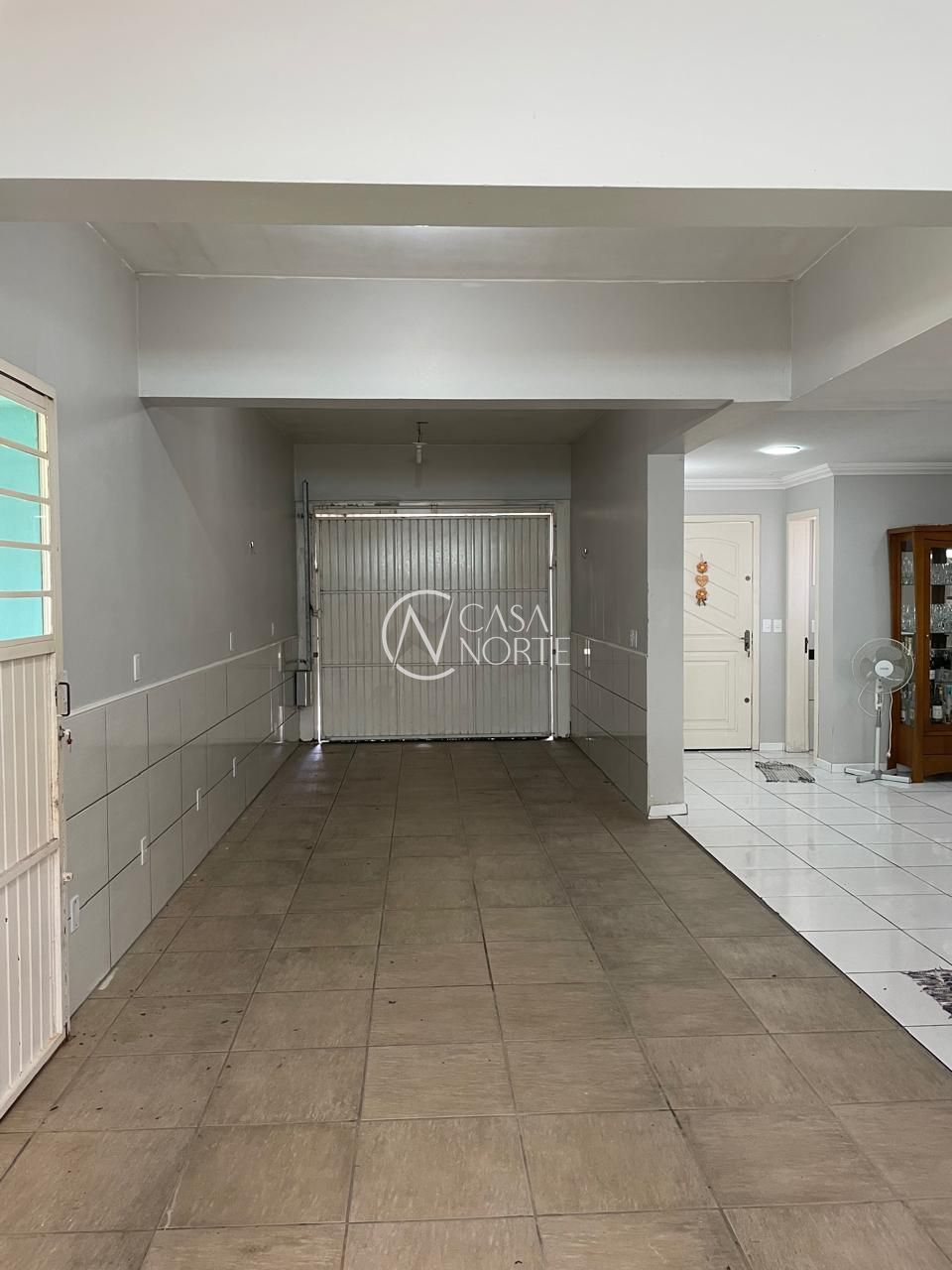 Casa à venda com 4 quartos, 356m², 4 suítes, 2 vagas, Rua Jerolomo Minuzo no bairro Vila Nova em Porto Alegre