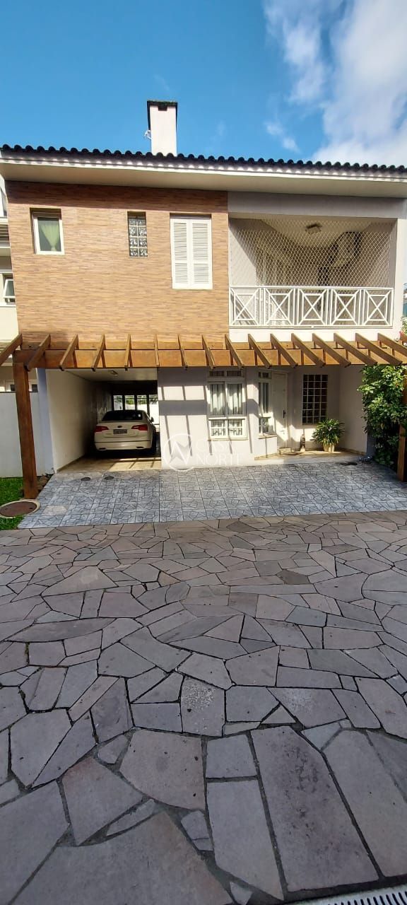 Casa de Condomínio à venda com 4 quartos, 200m², 1 suíte, 5 vagas, Avenida Ecoville no bairro Sarandi em Porto Alegre